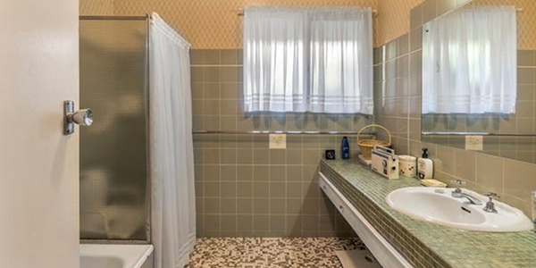 Stirling House - Bathroom before