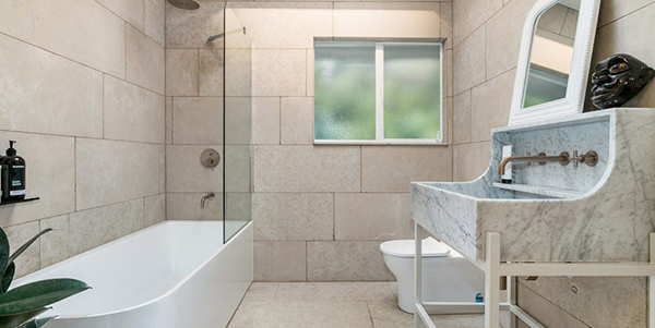 Stirling House - Bathroom after